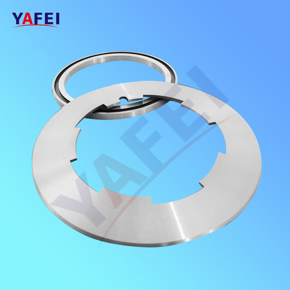 Couteau de taille sup&eacute;rieure et inf&eacute;rieure